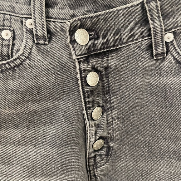 Madewell 90’s Straight Gray Denim High-Waisted Shorts Asymmetric Criss Cross Zip - Picture 3 of 7